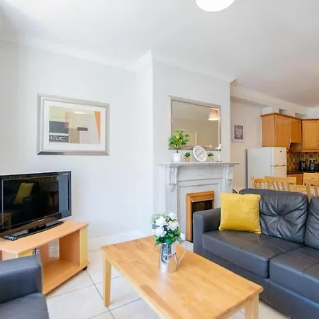 Casa vacanze 89 - Spacious Townhouse By Shortstays *